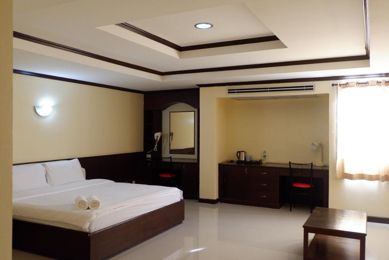 Auychai Grand Hotel Lang Suan Exterior photo